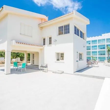 Delfini 16 * Protaras