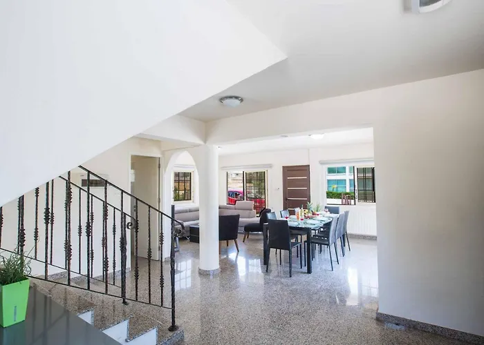 Delfini 16 프로타라스