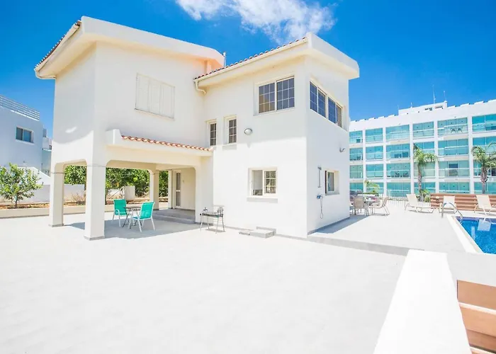 Delfini 16 * Protaras